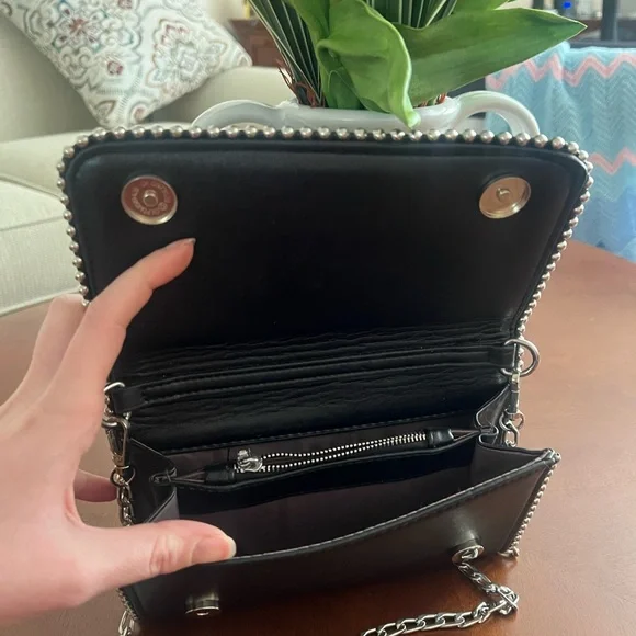 Black Chain Clutch - Picture 3 of 4